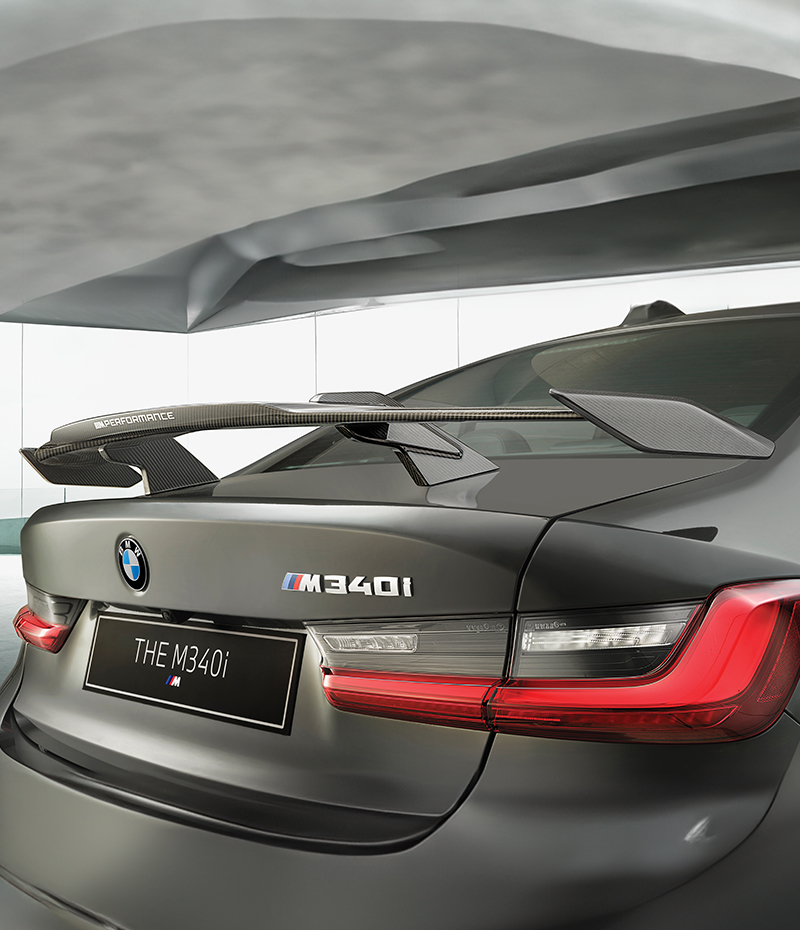 THROUGH FLOW REAR SPOILER IN CARBON FIBRE. 